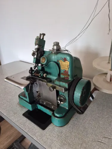 MÁQUINA OVERLOCK SEMI INDUSTRIAL