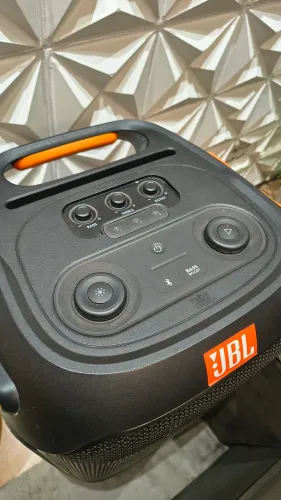 Vendo uma caixa jbl 710 cime nova 