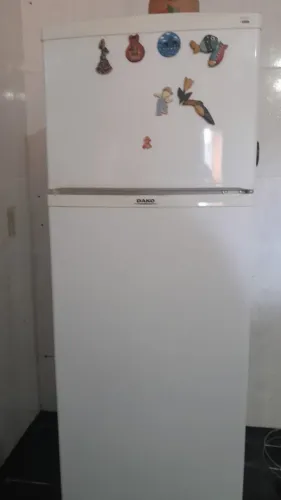 Vende se geladeira