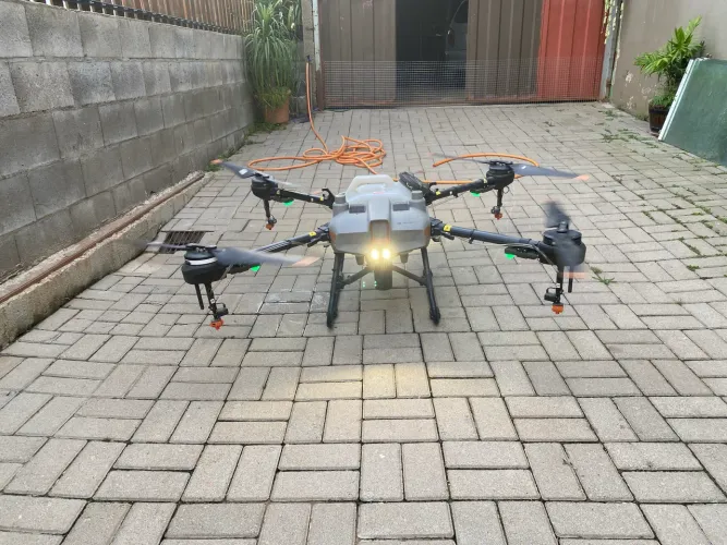 Drone agrícola de pulverização semi novo