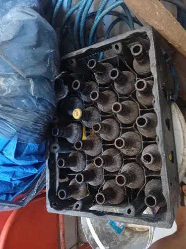 Grande com garrafas pequenas