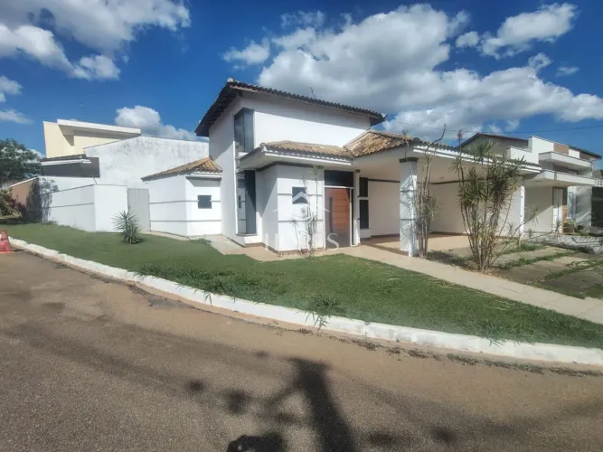 Casa em Condomínio de Luxo em Sorocaba-SP: 3 Quartos, 3 Suítes, 2 Salas, 4 Banheiros, 3 Va