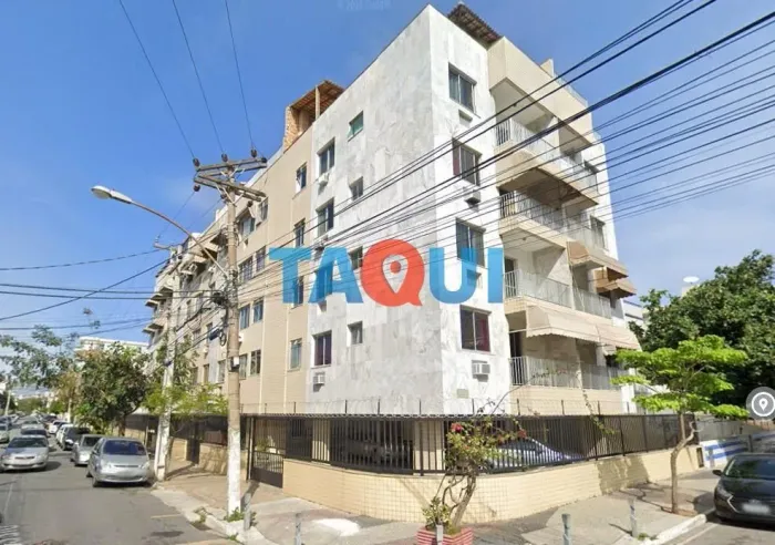 Alugo apartamento de 2 quartos com suíte no Centro de Cabo Frio