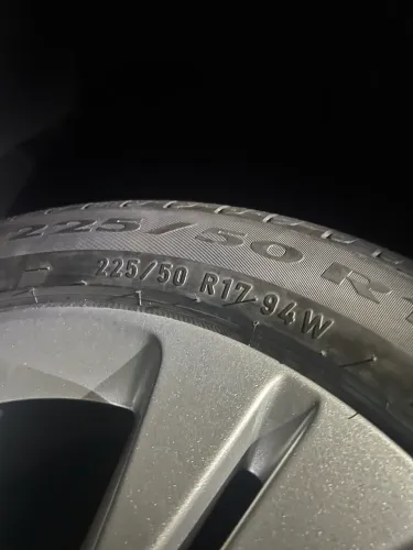 Roda e pneu zerados Mercedes C180