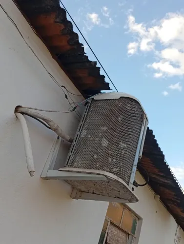 Vendo ar condicionado gelado!! Funciona perfeitamente... aceito proposta 