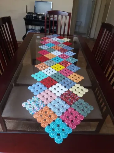 Caminho de mesa de fuxico