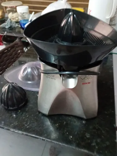 Espremedor de laranja e limão