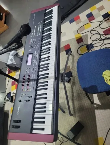 YAMAHA MOXF 8 TECLADO COM TECLA DE PIANO 