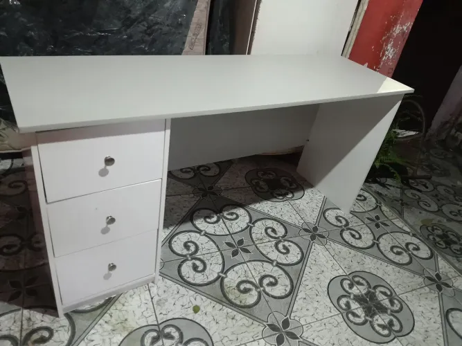 Vendo essa mesa escritorio estante como preferir 150$