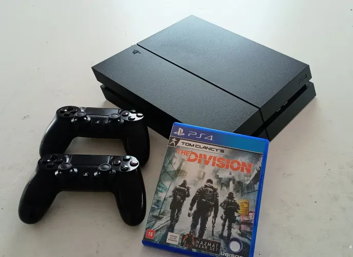 PS4 fat 500gb ótimo estado conservação.