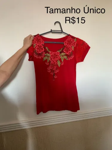 blusa com flores 