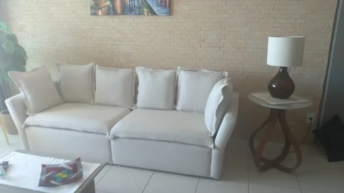 Sofá três lugares