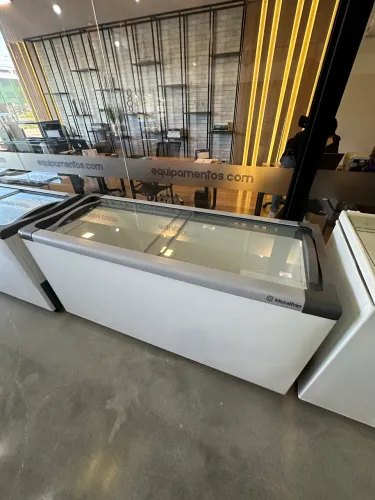Conservador congelados  505 litros tampa de vidro - metalfrio 