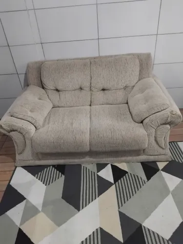 Vendo um sofá de dois lugares 