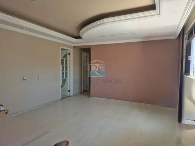 Amplo apartamento, com 106m2. composto de 3 quartos, sendo 01 suíte. Ótima localização, no