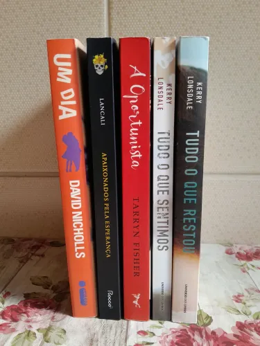 Kit com 6 Livros variados