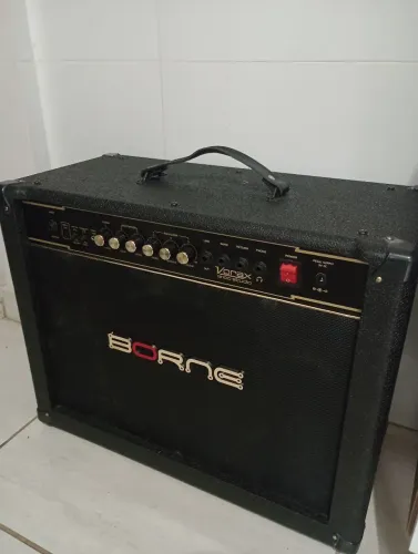 Amplificador de Guitarra Borne Vorax 12100 Studio 100w de potência
