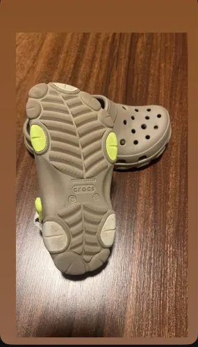 Crocs Original Offroad/Adventure - Bege com detalhes em verde limão