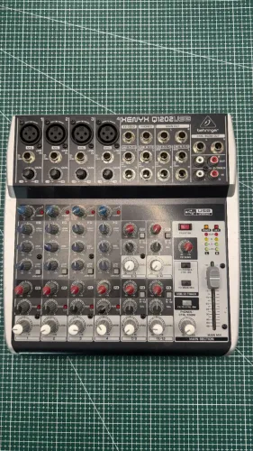 BEHRINGER XENYX 1202USB mesa de som mixer