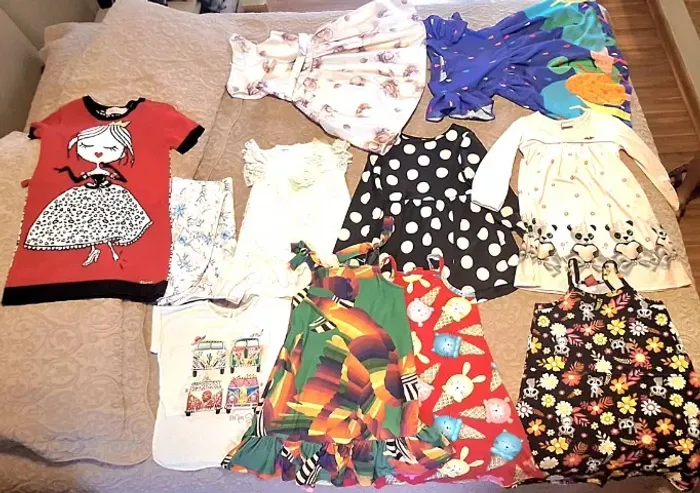 Vestidos, camiseta, manta