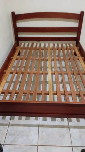 Cama de casal de madeira pura