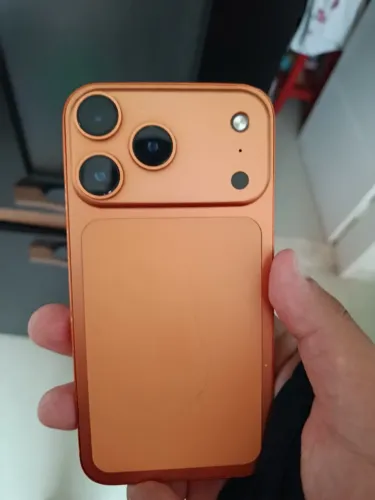 iphone 11 com a carcaça do 17 pro 256gb