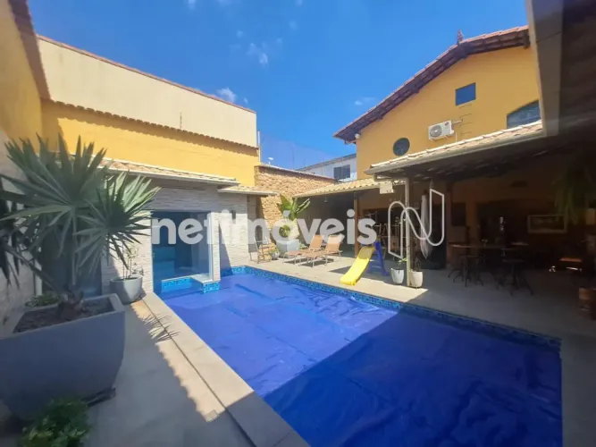 Linda casa à venda no bairro João Pinheiro excelente localização!