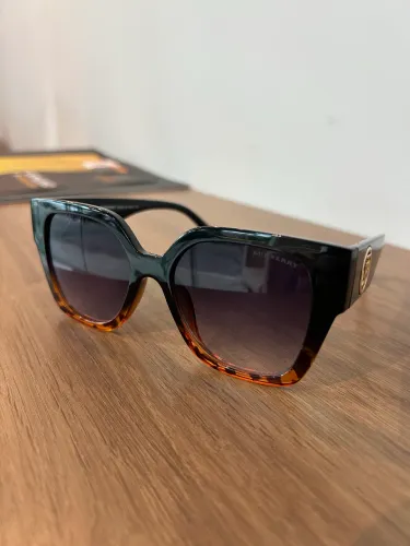 Óculos feminino Burberry