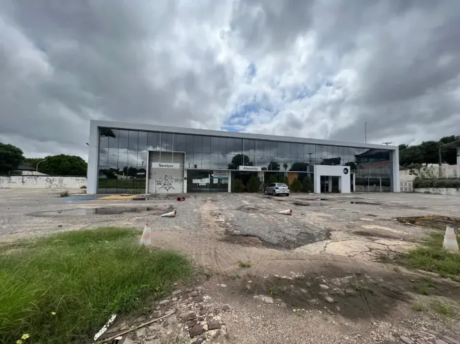 Área comercial para alugar com 3.000 m2 com pátio e escritórios na zona sul de Teresina