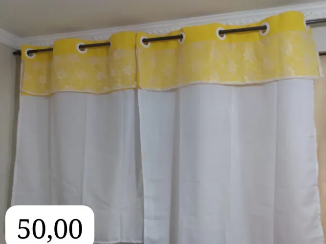 Cortinas de janela com bandor 