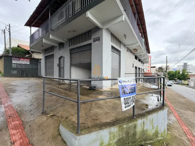 Loja de esquina no Caiçara com 40m², banheiro e mezanino!