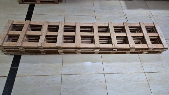 Ideal para cerquinhas e painéis de plantas, madeira eucalipto medida 2.45mt por 0.50cm.