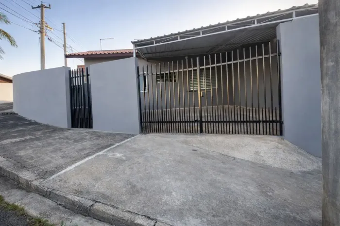 Casa para Locação em Cerquilho, Residencial Galo de Ouro, 2 dormitórios, 1 banheiro, 1 vag