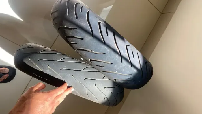 Pneus 120/70r17 e 160/60r17