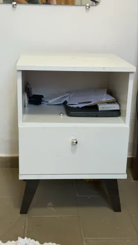Mesa de cabeceira seminova