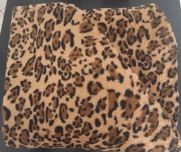 Vendo linda manta Queem estampa onça...