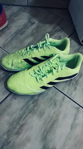Chuteiras Nike e Adidas