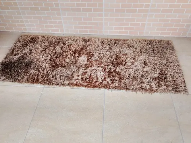 Passadeira felpuda,pêlos altos, forrada, marron.B.est.Tam:1.73compr.x0,70L.Só mensagensOLX