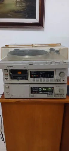 Toca discos com receiver Gradiente DS-20 