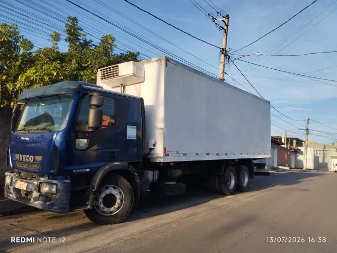 Bau refrigerado truk