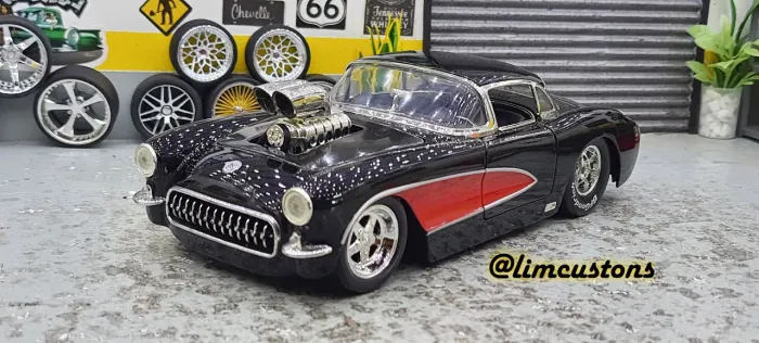 Carrinho de coleção- Miniatura jada toys 1:24 - Corvette 1957 c Blower Bigtime Muscle