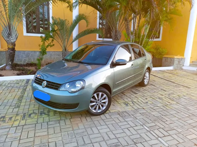 Volkswagen Polo Sedan 1.6 MI Total Flex 8V 4P 2012
