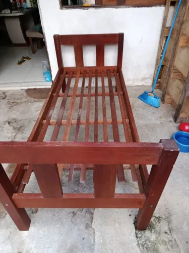 Vendo uma cama de solteiro