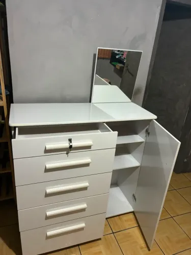 Cômoda 5 gavetas 1 porta