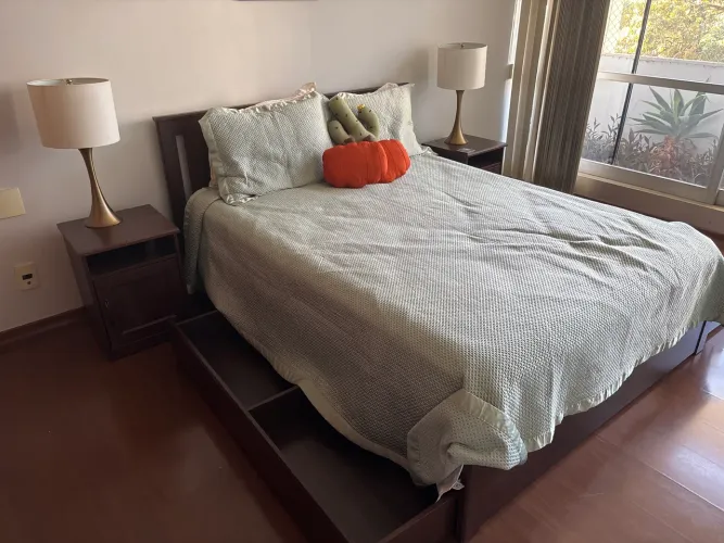 Conjunto de Quarto IKEA Queen Completo - Cama + Colchão + 2 Criados-Mudos