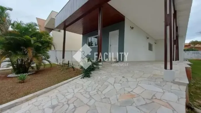 Casa térrea em condomínio na região do Alphaville Campinas