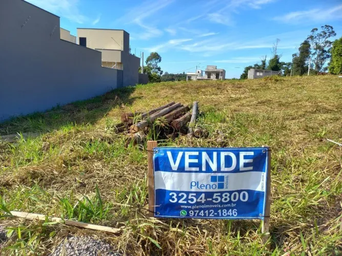 Terreno à venda no Bairro Pinheirinho em Vinhedo!