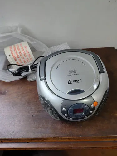 Vendo som novo, nunca usado CD-R/RW Playback Lenoxx Sound/digital áudio. Modelo BD-105.