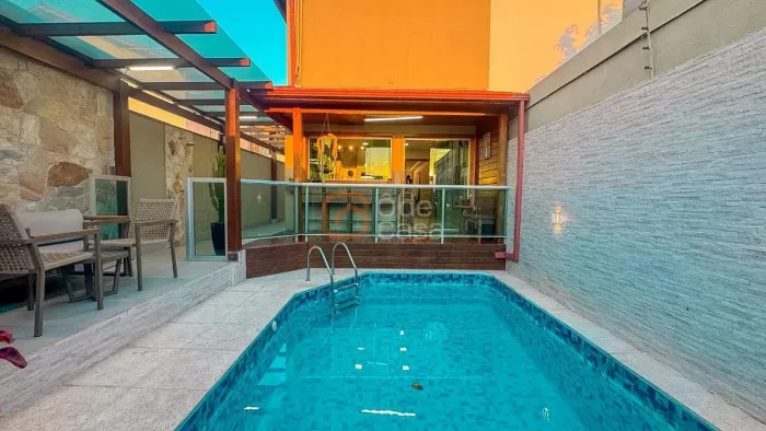 Casa geminada com 3 quartos à venda no Copacabana