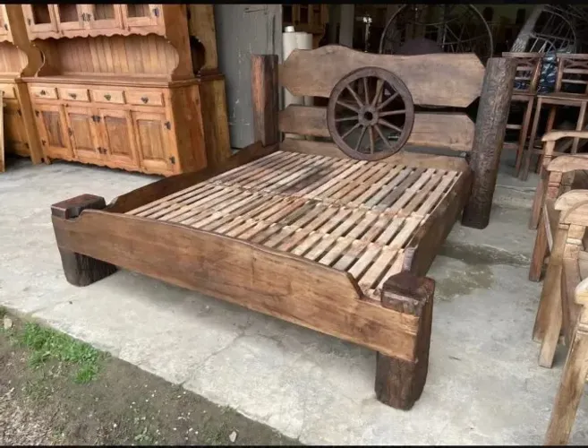 Cama rústica de madeira